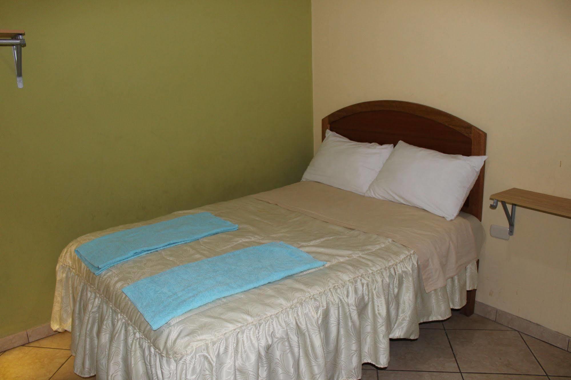 Posada De Percybal Lago Inn Puno Ngoại thất bức ảnh