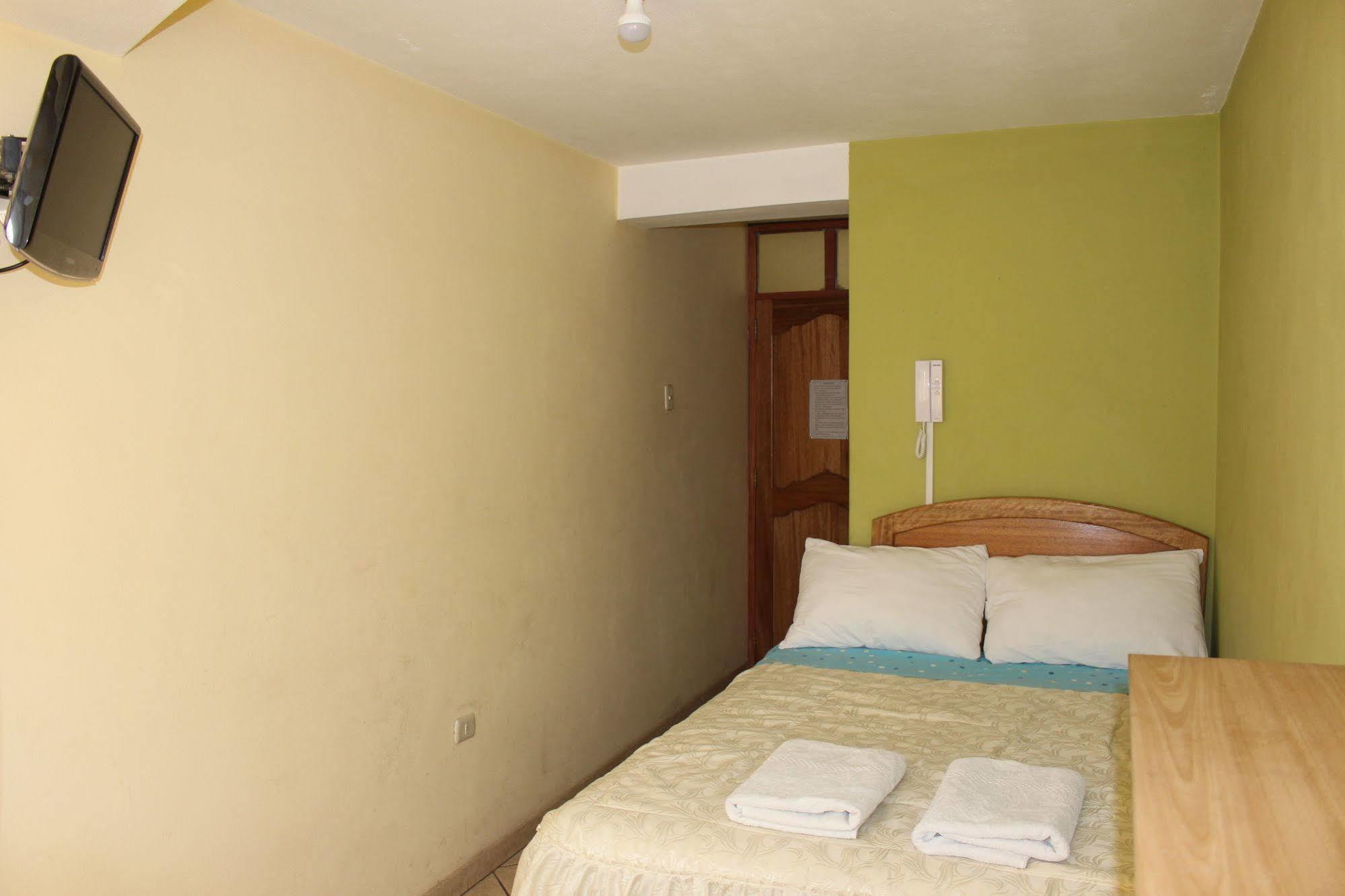 Posada De Percybal Lago Inn Puno Ngoại thất bức ảnh